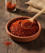 Yemeğe dökülen Evlik Pul Biber