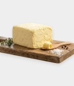 Geleneksel yayık yöntemiyle yapılmış sarı köy tereyağı